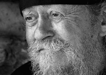 ΓΕΡΟΝΤΑΣ ΓΑΒΡΙΗΛ – ΑΓΙΟ ΟΡΟΣ “μια δαιμονισμένη είπε σε μια κοπέλα ..εσύ επειδή μετανόησες η ΠΑΝΑΓΙΑ το εμβόλιο στο έκανε νεράκι”