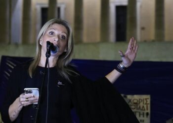 ΚΥΡΙΟΣ ΜΑΞΙΜΟΣ: Στεναχώρια στο Μαξίμου από τα «Όχι» της Καρυστιανού! Στέφανος και Ζωή έφαγαν πόρτα…