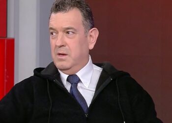 ΝΙΚΟΛΑΟΣ ΠΑΠΑΔΟΠΟΥΛΟΣ: Η ΜΕΓΑΛΗ ΑΠΑΤΗ —ΜΕΤΡΟ 23:  ΚΟΥΡΕΨΑΝ ΤΙΣ ΑΠΟΖΗΜΙΩΣΕΙΣ, ΤΟΝ ΙΔΡΩΤΑ ΚΑΙ ΤΗΝ ΑΞΙΟΠΡΕΠΕΙΑ ΤΩΝ ΑΓΡΟΤΩΝ