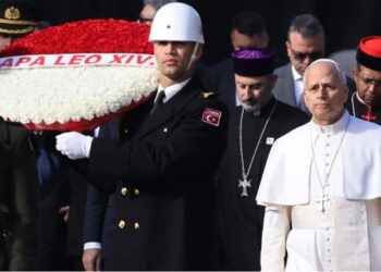 ΑΠΑΡΑΔΕΚΤΟ: Ο Πάπας Κατάθεσε Στεφάνι στον τάφο του Ατατούρκ που Ευθύνεται για την Γενοκτονία Εκατομμυρίων Χριστιανών
