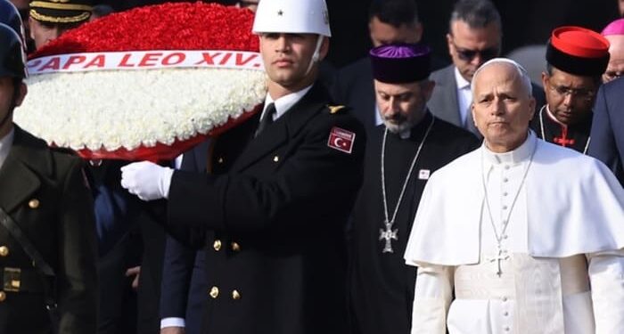 ΑΠΑΡΑΔΕΚΤΟ: Ο Πάπας Κατάθεσε Στεφάνι στον τάφο του Ατατούρκ που Ευθύνεται για την Γενοκτονία Εκατομμυρίων Χριστιανών