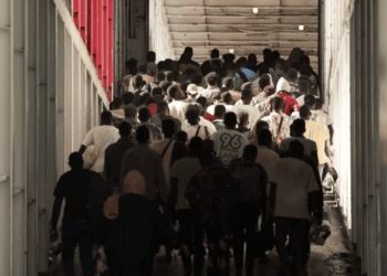 Που θα σταματήσει το κοντέρ; Η Ελλάδα δέχεται σφοδρή υβριδική επίθεση στην Κρήτη ενώ νέα καραβιά με 131 μετανάστες έφτασε ανοιχτά της Γαύδου