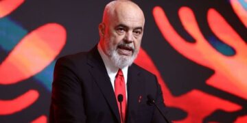 Χάντζος Φίλιππος: Τό προφανές τής αδιαφορίας είναι τό προφανές τής απώλειας
