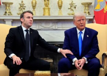 Απίστευτο και σοκαριστικό – Ο Trump διέσυρε δημοσίως τον Macron: Μου κλαψούριζε: Σε ικετεύω, κύριε, θα κάνω ό,τι θέλεις