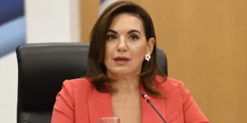 Μπανανία 2.0: Δεν άρεσε στην υπουργό η απόφαση της Δικαιοσύνης που βγήκε εναντίον της και άλλαξε τον νόμο για να βγει υπέρ της.
