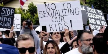ΣΟΚ ΑΠΟ ΟΥΑΣΙΓΚΤΟΝ: Το Υπουργείο Παιδείας ΗΠΑ προειδοποιεί Καλιφόρνια – «Σταματήστε τις μυστικές αλλαγές φύλου στα παιδιά ή χάνετε τα λεφτά!»