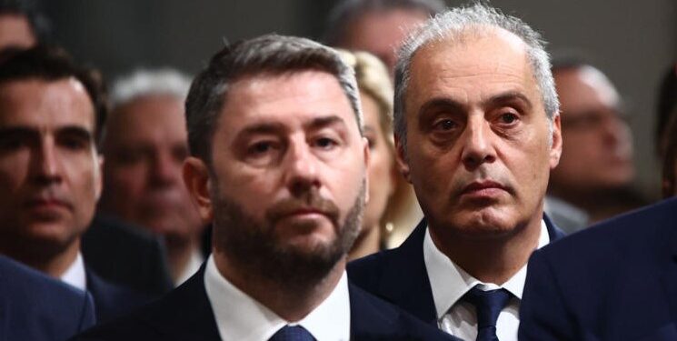 Νίκος Μουρατίδης Welcome to the zoo! Ανδρουλάτσης ή Βελόπουλος;… Χούντα είναι ό,τι θέλει κάνει!