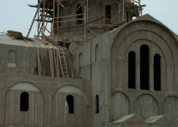Σε ποιον ανήκουν οι Ιεροί ναοί; Στους ρασοφόρους ή στον λαό;