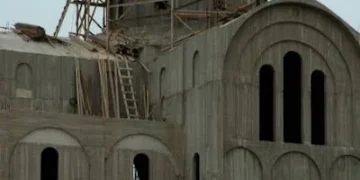 Σε ποιον ανήκουν οι Ιεροί ναοί; Στους ρασοφόρους ή στον λαό;