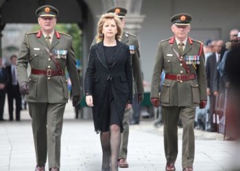 Ο πρώην Πρόεδρος της Ιρλανδίας Ισχυρίζεται ότι ο Βρεφικός Βαπτισμός Παραβιάζει τα «Δικαιώματα των Παιδιών»