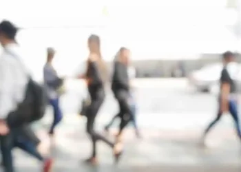 Τέλος στο Κρυφτούλι: Η Βιομετρική Αναγνώριση της Ίριδας Αναγνωρίζει τους Ανθρώπους μόνο από την Περπατησιά τους