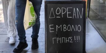 Γρίπη: Τους ανεμβολίαστους «ενοχοποιεί» ο Άδωνις για την έξαρση – Μάσκες στο προσκήνιο