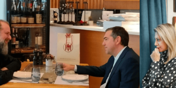 Τρέμει τα ποσοστά της Καρυστιανού ο Μητσοτάκης και την ρίχνει στα σαγόνια της ψευτοπροοδευτικής αριστεράς.