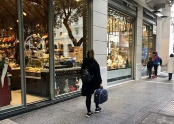 Καταργούν σιγά σιγά την Κυριακάτικη αργία