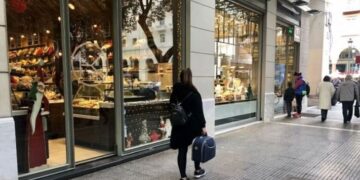 Καταργούν σιγά σιγά την Κυριακάτικη αργία