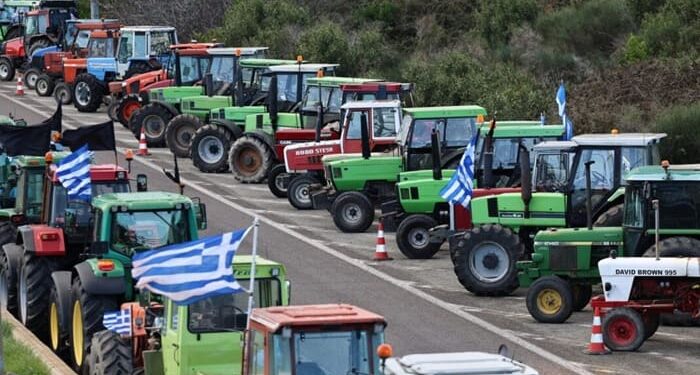 Οι αγρότες δεν πάνε Μαξίμου: «Όχι» από τα μπλόκα σε συνάντηση με τον Μητσοτάκη