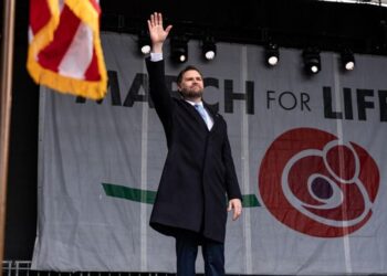O J.D. Vance στην Πορεία για τη Ζωή: «Η άμβλωση είναι σύγχρονη παγανιστική ανθρώπινη θυσία»