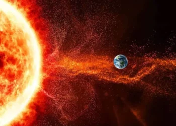 Τεράστια ηλιακή έκλαμψη εκρήγνυται από τον Ήλιο, αναμένεται σύγκρουση με τη Γη σε λίγες ώρες