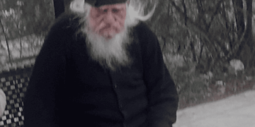 Έκτακτο : Αόρατος ασκητής στο κέντρο της Αθήνας;