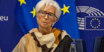 Η Λαγκάρντ προφητεύει το χάος! “Θα ζήσουμε σε έναν κόσμο διαλυμένο και γεμάτο σοκ”