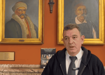 ΝΙΚΟΛΑΟΣ ΠΑΠΑΔΟΠΟΥΛΟΣ: ΝΤΡΟΠΗ ΣΤΗΝ ΕΘΝΙΚΗ ΠΙΝΑΚΟΘΗΚΗ – ΤΙΜΟΥΝ ΤΟΥΣ ΥΒΡΙΣΤΕΣ, ΑΠΟΡΡΙΠΤΟΥΝ ΤΗΝ ΙΣΤΟΡΙΑ.
