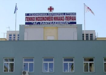 Άγριος ξυλοδαρμός εργαζομένων στο νοσοκομείο Νίκαιας από τα ΜΑΤ του Άδωνι Γεωργιάδη – Ανεπιθύμητος από τους υγειονομικούς
