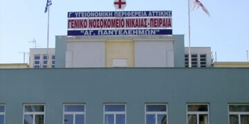 Άγριος ξυλοδαρμός εργαζομένων στο νοσοκομείο Νίκαιας από τα ΜΑΤ του Άδωνι Γεωργιάδη – Ανεπιθύμητος από τους υγειονομικούς