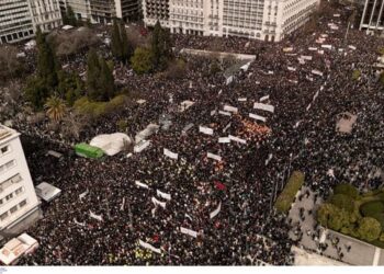 Τέμπη – 3 χρόνια μετά: Αδικαίωτο αίμα, προδομένη εμπιστοσύνη, συλλογική κραυγή