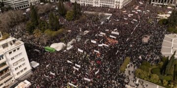 Τέμπη – 3 χρόνια μετά: Αδικαίωτο αίμα, προδομένη εμπιστοσύνη, συλλογική κραυγή