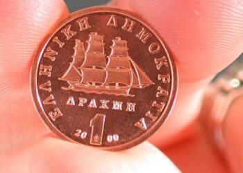 Μαρία Νεγρεπόντη Δελιβάνη: Η δραχμή των Επστάιν-Τσόμσκι και της «κυρίας της δραχμής» «Τόλμησαν να κακοποιήσουν το εθνικό μας νόμισμα»