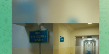 Σκοτεινοί τσιμεντένιοι τοίχοι, σοβιετικές λάμπες γραφείου: Ο Ζελένσκι δημοσίευσε φωτογραφίες και βίντεο από το καταφύγιο όπου έζησε για δύο χρόνια