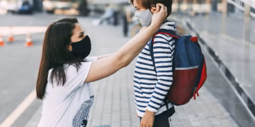 Με στέλνουν σε δίκη γιατί αρνήθηκα να στείλω το παιδί μου σχολείο με μάσκα την περίοδο του Covid