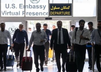 «Φύγετε τώρα από το Ιράν»: Επείγουσα προειδοποίηση ΗΠΑ στους πολίτες τους ενόψει κρίσιμων συνομιλιών με Τεχεράνη στο Ομάν