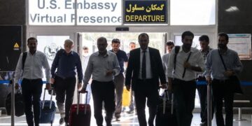«Φύγετε τώρα από το Ιράν»: Επείγουσα προειδοποίηση ΗΠΑ στους πολίτες τους ενόψει κρίσιμων συνομιλιών με Τεχεράνη στο Ομάν