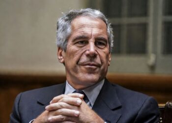 «Είσαι ο Διάβολος;» – Η Ιστορική Ερώτηση του Μπάνον και η Σοκαριστική Απάντηση του Επστάιν