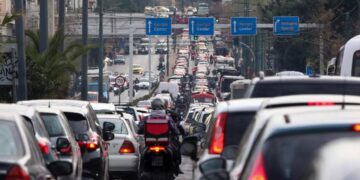 «Ραβασάκια φωτιά από ΑΑΔΕ: Πρόστιμα έως 1.000€ σε χιλιάδες κατόχους οχημάτων – Πότε ξεκινούν και ποιους χτυπάνε»