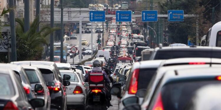 «Ραβασάκια φωτιά από ΑΑΔΕ: Πρόστιμα έως 1.000€ σε χιλιάδες κατόχους οχημάτων – Πότε ξεκινούν και ποιους χτυπάνε»