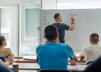 Όποιος εκπαιδευτικός σήμερα μπορεί να κάνει καλό μάθημα είναι ήρωας… του Χαράλαμπου Παπαδόπουλου