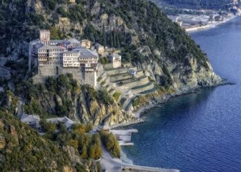 Ηλίας Δ. Καλλιώρας: Τὰ ἑπτασφράγιστα μυστικὰ τοῦ Ἁγίου Ὄρους