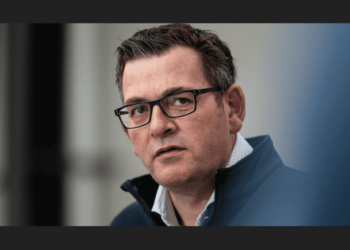 Daniel Andrews… O 53χρονος πρώην Πρωθυπουργός της Βικτώρια [Αυστραλία] εμφανίζεται να δίνει μάχη για τη ζωή του. Υπήρξε από τους πλέον τυραννικούς ηγέτες της planδημίας COVID-19
