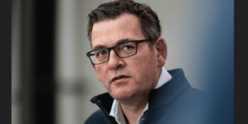 Daniel Andrews… O 53χρονος πρώην Πρωθυπουργός της Βικτώρια [Αυστραλία] εμφανίζεται να δίνει μάχη για τη ζωή του. Υπήρξε από τους πλέον τυραννικούς ηγέτες της planδημίας COVID-19