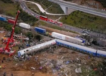 Ντροπή και απαξίωση για Τέμπη – Σαν σαρδέλες στο δικαστήριο – Οργή από συγγενείς: «Θα σας φάμε ζωντανούς!» – Διώχνουν τις κάμερες