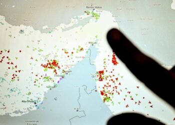 Το Κλείσιμο του Στενού του Ορμούζ Φέρνει την Αυτοκρατορία του Έπσταϊν στα Πρόθυρα της Κατάρρευσης