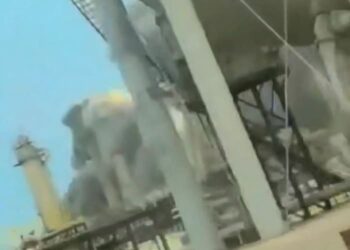 Το Ιράν χτύπησε πετρελαϊκές εγκαταστάσεις στη Σαουδική Αραβία – Drone Shahed-136 έπληξε το διυλιστήριο Ras Tanura της Aramco