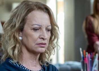 Το Πανεπιστήμιο του Colorado αποζημιώνει με 10,3 εκατ. δολάρια φοιτητές που εξανάγκασε να λάβουν το εμβόλιο COVID. Η ηθοποιός Λουκία Πιστιόλα υποψιάζεται το εμβόλιο COVID-19 για την αναπηρία της