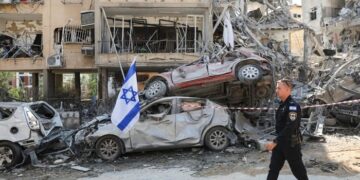 Το Τελ Αβίβ έχει αρχίσει να μοιάζει με «Γάζα» μετά τους συνεχείς ιρανικούς βομβαρδισμούς