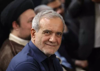 Χαμενεΐ νεκρός, ο Πεζεσκιάν προσωρινά πρόεδρος ορκίζεται εκδίκηση: «Θα κάψουμε τους δολοφόνους»