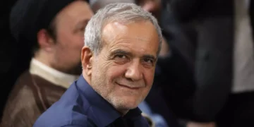 Χαμενεΐ νεκρός, ο Πεζεσκιάν προσωρινά πρόεδρος ορκίζεται εκδίκηση: «Θα κάψουμε τους δολοφόνους»