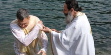 Χάντζος: Απάντηση στήν κυρία Κουρεντζή. Αμερικανός στρατιωτικός ταξίδεψε μέχρι την Βέροια για να βαφτιστεί χριστιανός