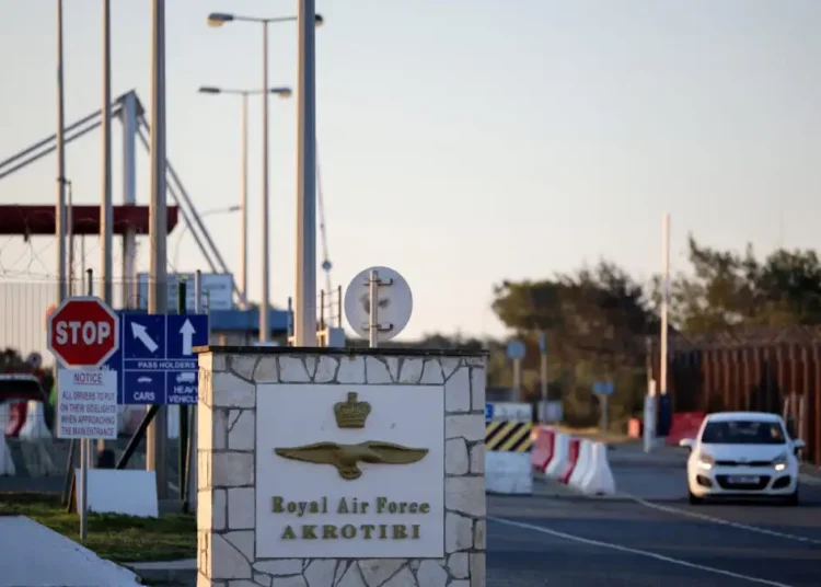 Η είσοδος της Βρετανικής Βάσης στο Ακρωτήρι της Κύπρου / REUTERS/Yiannis Kourtoglou